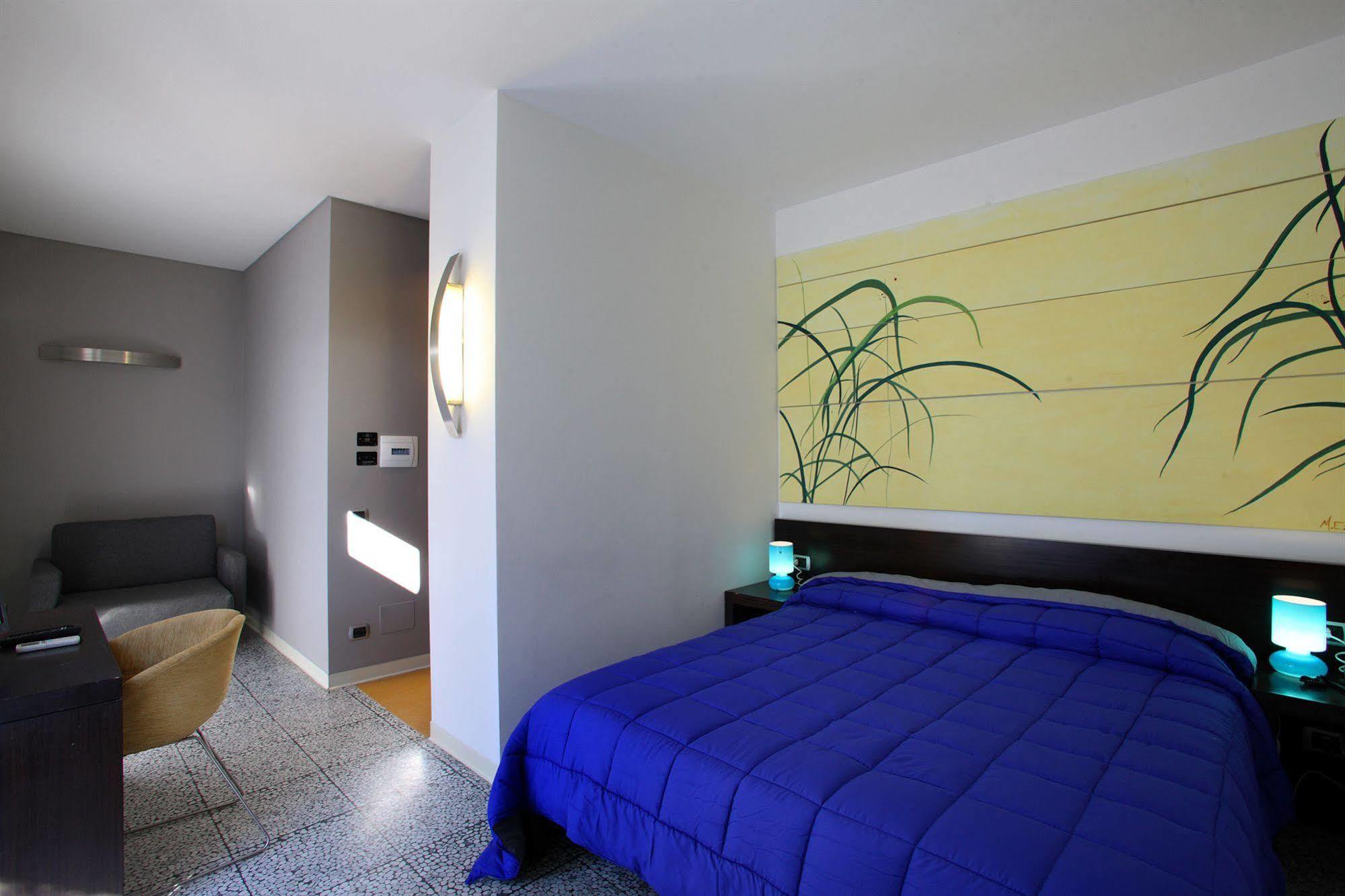 Hotel Zeffiro Sabaudia Luaran gambar